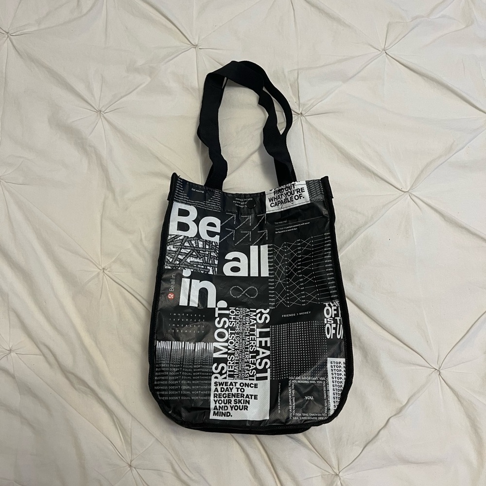 Lululemon small reusable bag